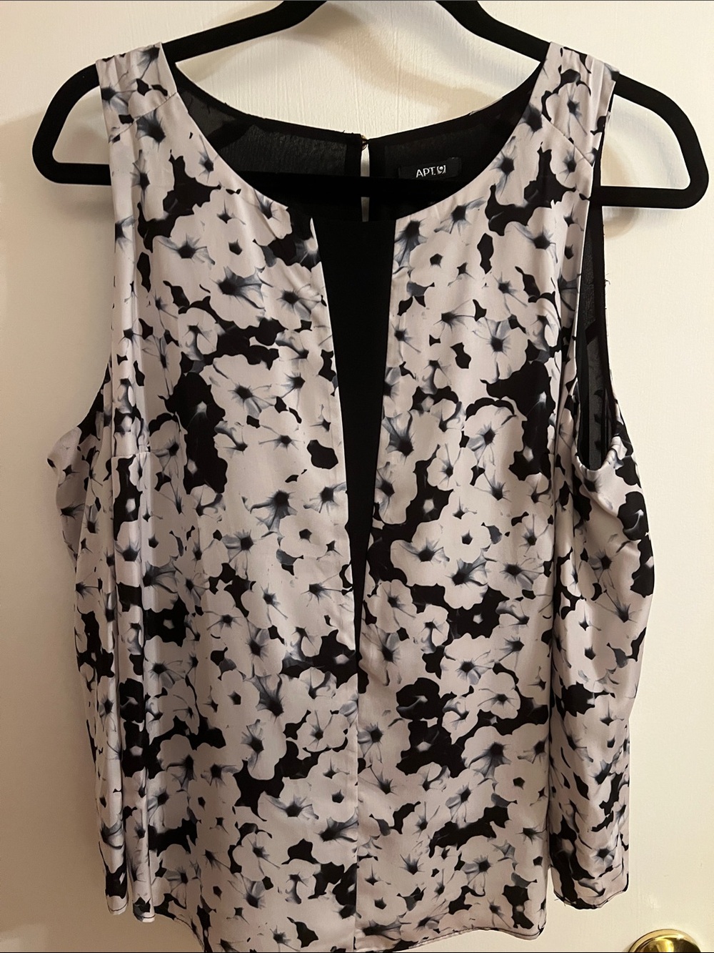 Apt. 9 Black and White Floral Sleeveless Camisole with Keyhole